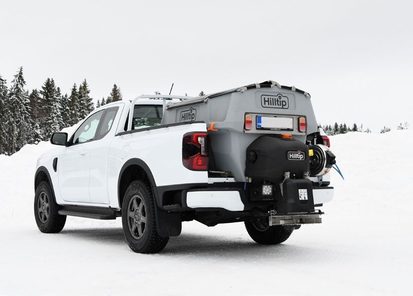 IceStriker 550-1100 combi en pickup sobre nieve